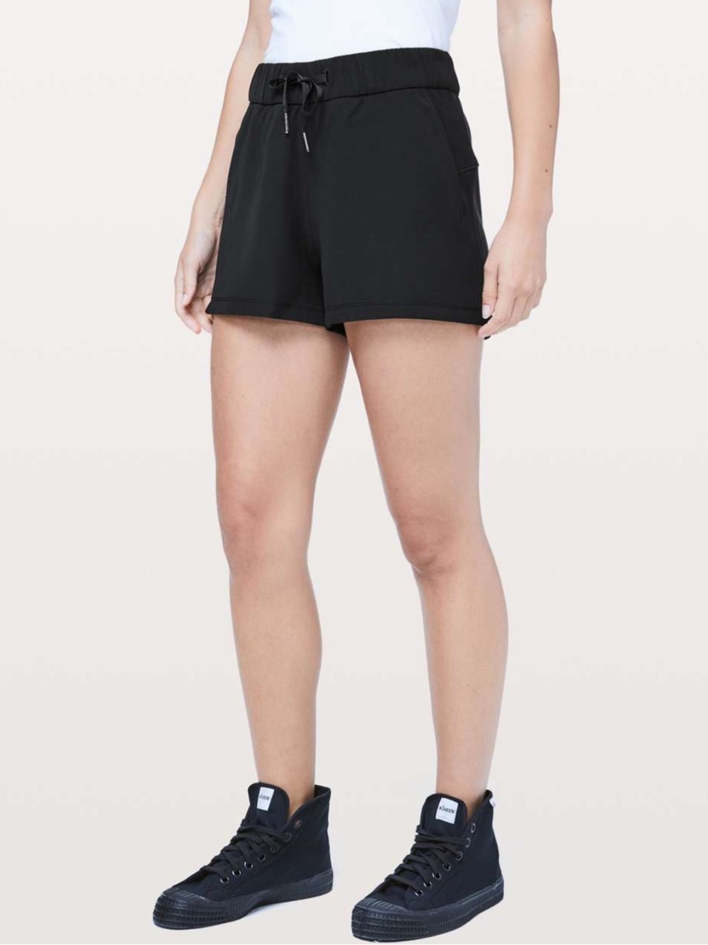 NWT Lululemon On the Fly Short 2.5” Woven Black Size 10